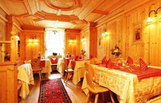 Hotel Corona Krone Селва ди Вал Гардена Екстериор снимка