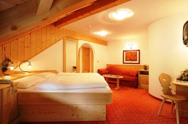 Hotel Corona Krone Селва ди Вал Гардена Екстериор снимка