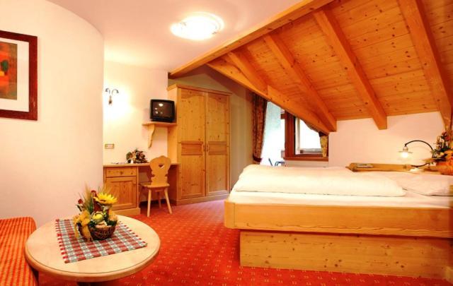 Hotel Corona Krone Селва ди Вал Гардена Екстериор снимка