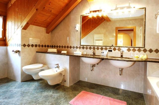 Hotel Corona Krone Селва ди Вал Гардена Екстериор снимка