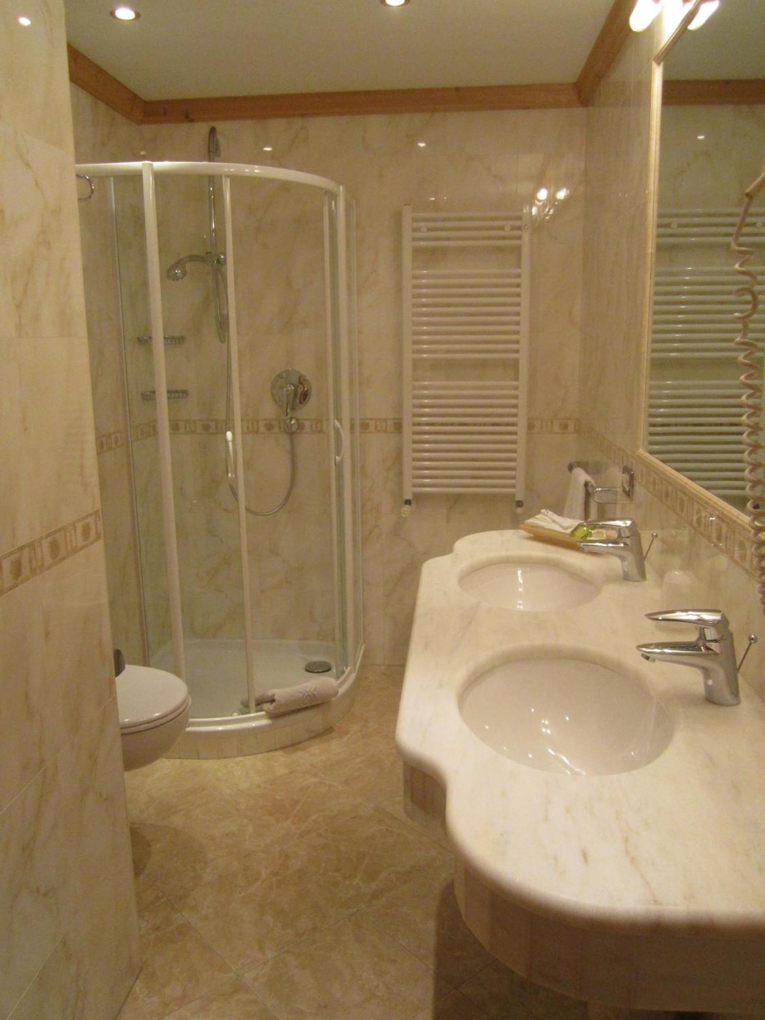 Hotel Corona Krone Селва ди Вал Гардена Стая снимка