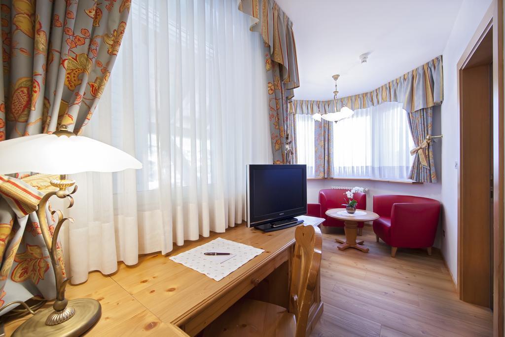 Hotel Corona Krone Селва ди Вал Гардена Екстериор снимка